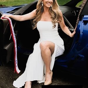 Elegant White Strapless Dress